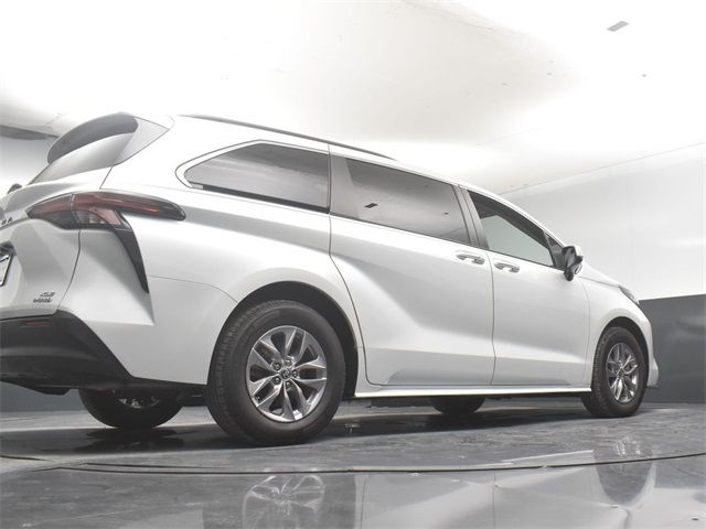 2022 Toyota Sienna XLE