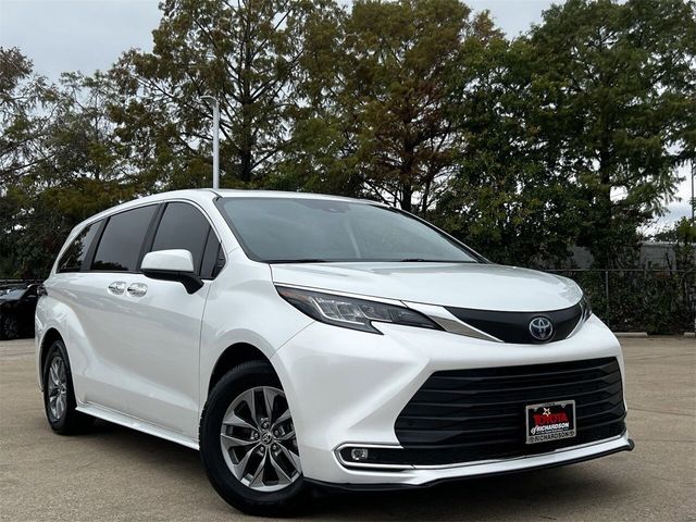 2022 Toyota Sienna XLE