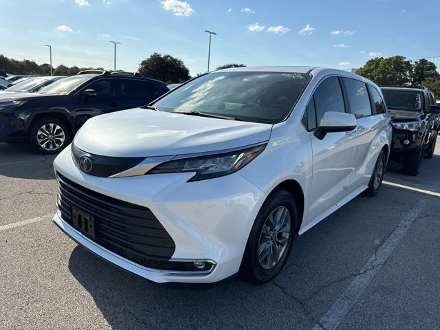 2022 Toyota Sienna XLE