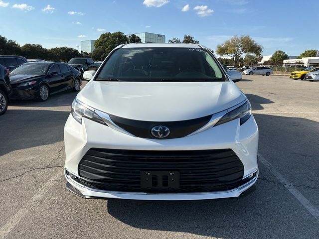 2022 Toyota Sienna XLE