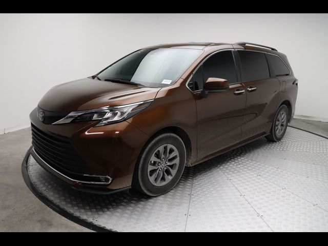 2022 Toyota Sienna XLE