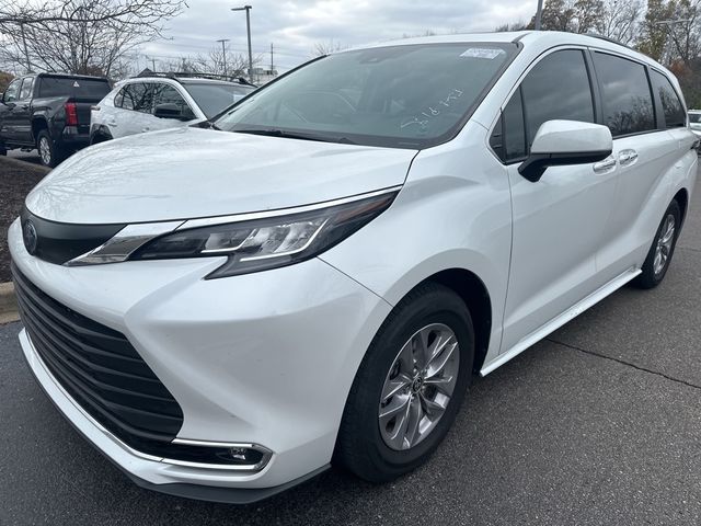 2022 Toyota Sienna XLE