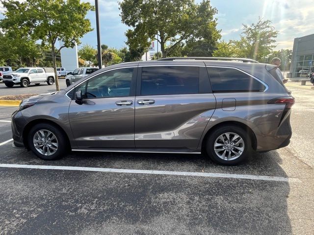 2022 Toyota Sienna XLE