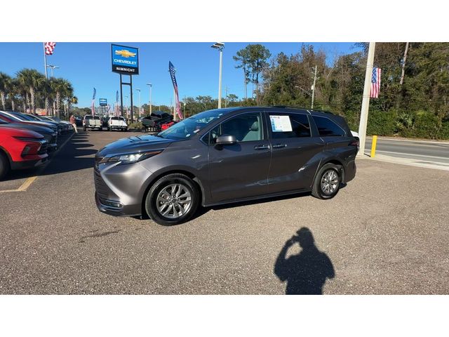 2022 Toyota Sienna XLE