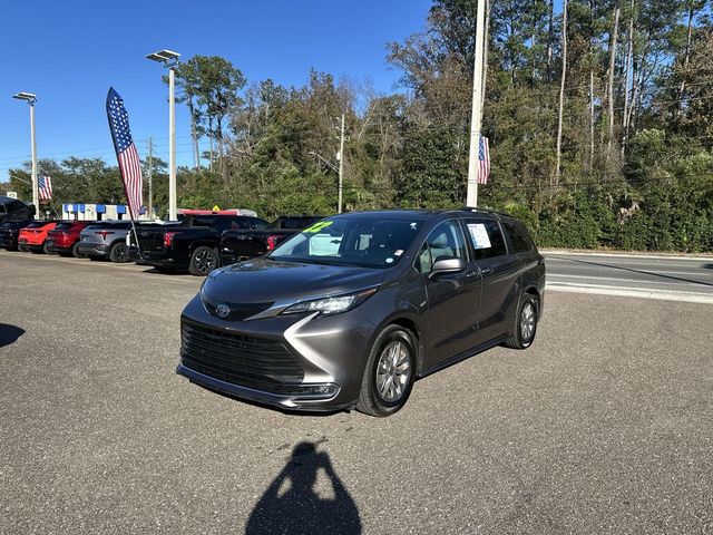 2022 Toyota Sienna XLE