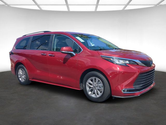 2022 Toyota Sienna XLE