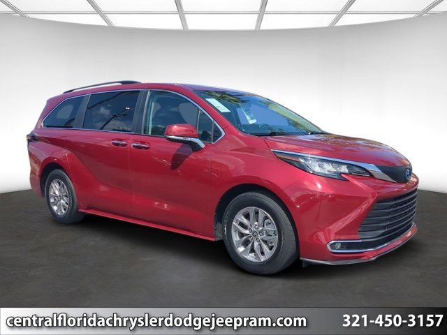 2022 Toyota Sienna XLE