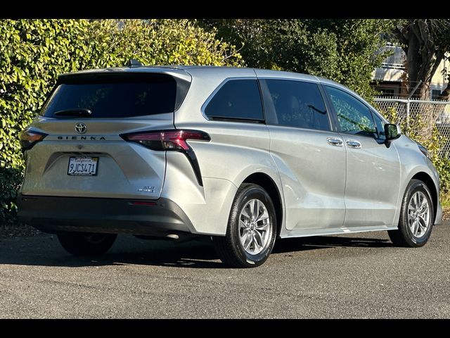 2022 Toyota Sienna XLE