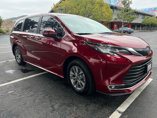 2022 Toyota Sienna XLE