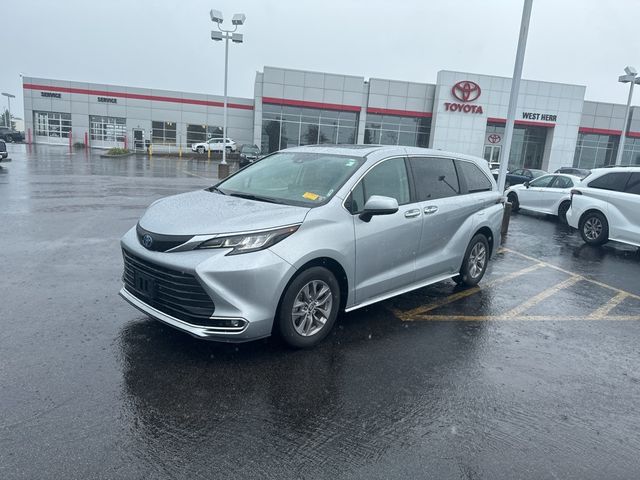 2022 Toyota Sienna XLE