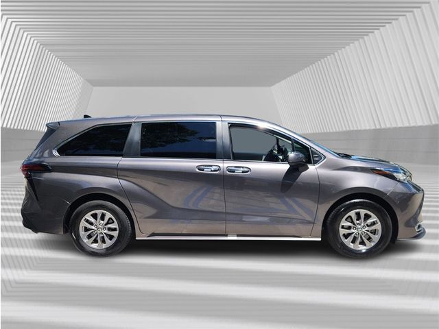 2022 Toyota Sienna XLE