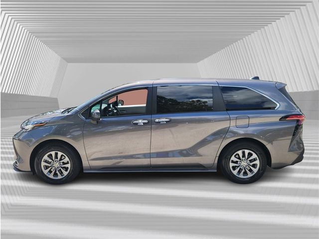 2022 Toyota Sienna XLE