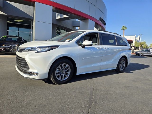 2022 Toyota Sienna XLE