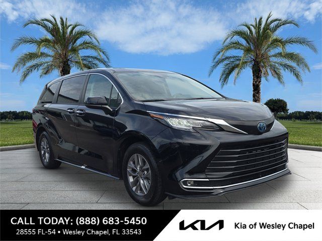 2022 Toyota Sienna XLE