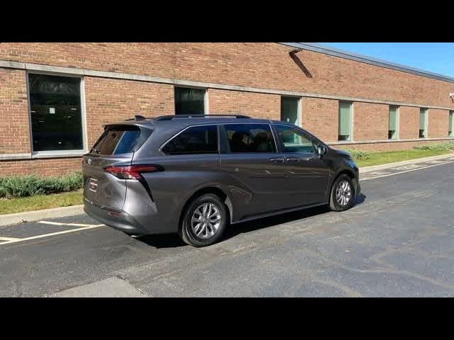 2022 Toyota Sienna XLE