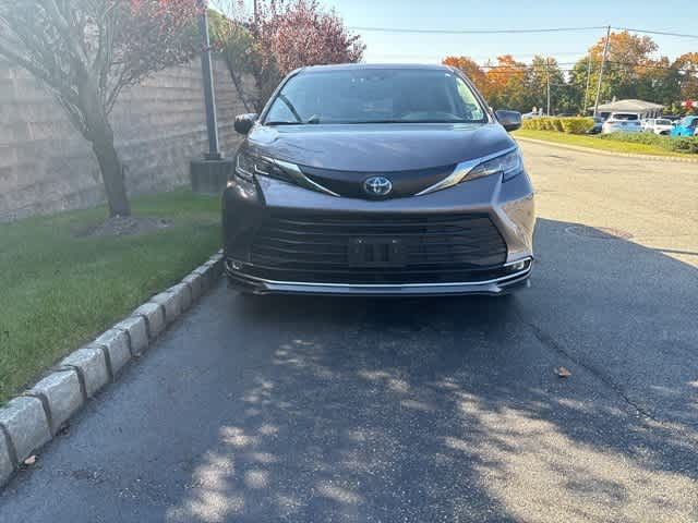 2022 Toyota Sienna XLE