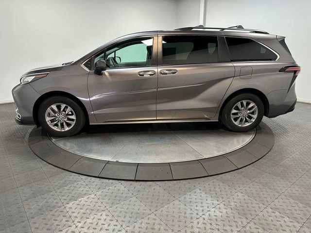 2022 Toyota Sienna XLE