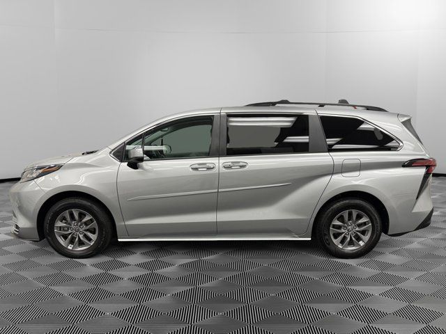 2022 Toyota Sienna XLE