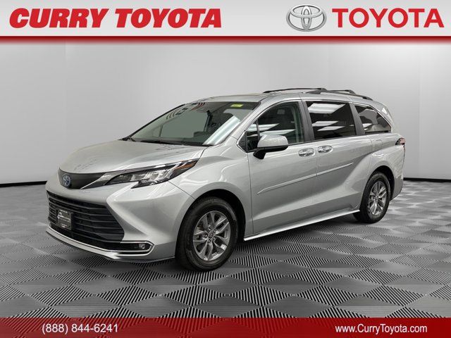 2022 Toyota Sienna XLE