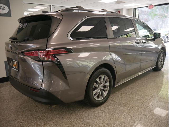 2022 Toyota Sienna XLE