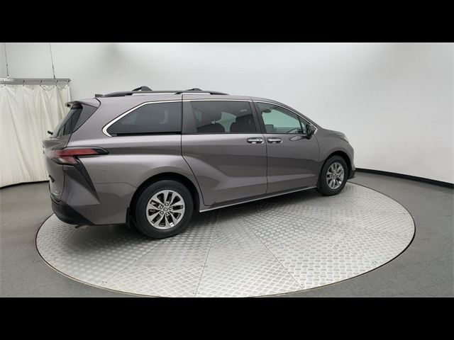 2022 Toyota Sienna XLE