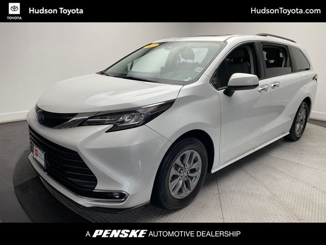 2022 Toyota Sienna XLE