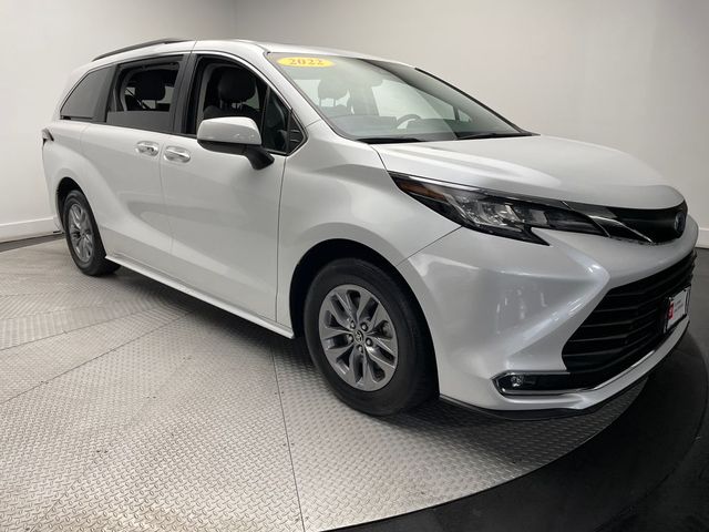 2022 Toyota Sienna XLE