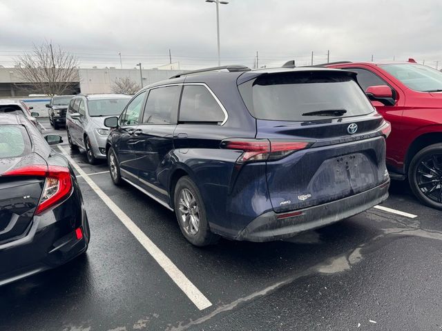 2022 Toyota Sienna XLE