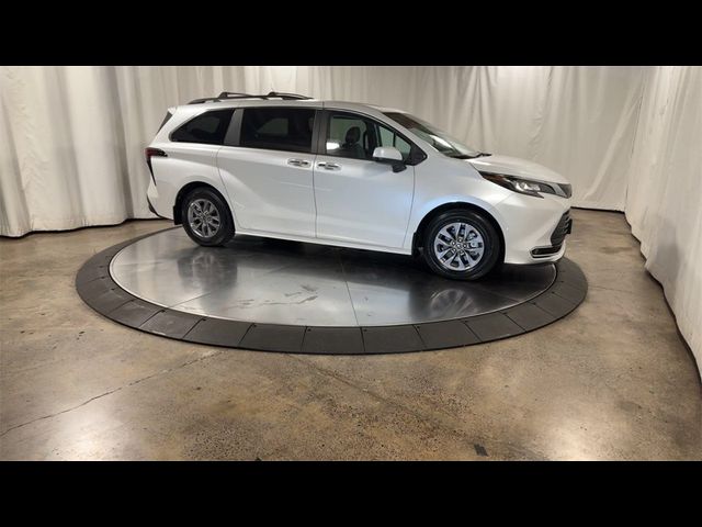 2022 Toyota Sienna XLE