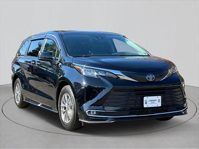 2022 Toyota Sienna XLE