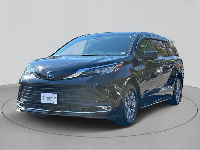 2022 Toyota Sienna XLE