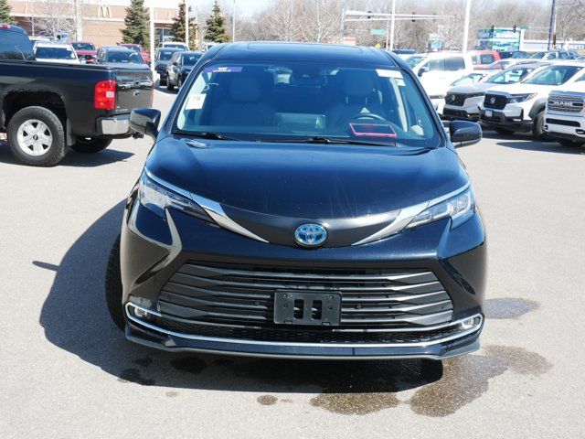 2022 Toyota Sienna XLE