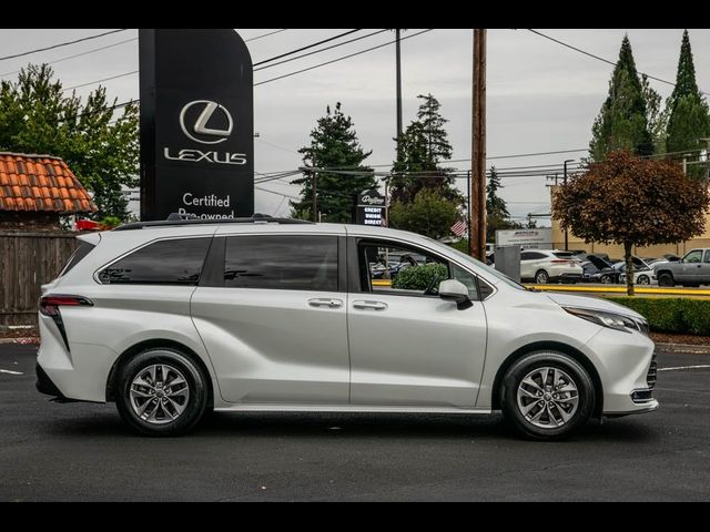 2022 Toyota Sienna XLE