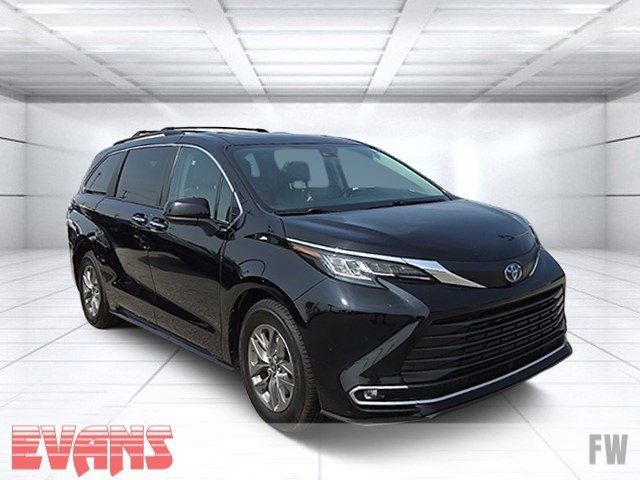 2022 Toyota Sienna XLE