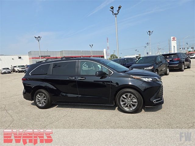 2022 Toyota Sienna XLE