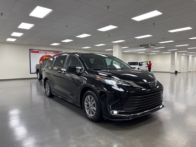 2022 Toyota Sienna XLE