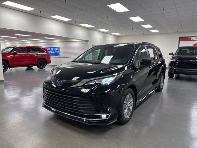 2022 Toyota Sienna XLE