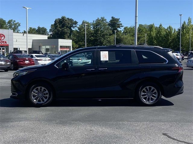 2022 Toyota Sienna XLE