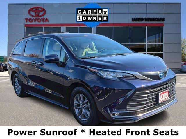 2022 Toyota Sienna XLE