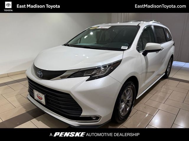 2022 Toyota Sienna XLE