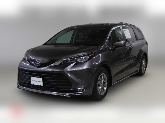 2022 Toyota Sienna XLE