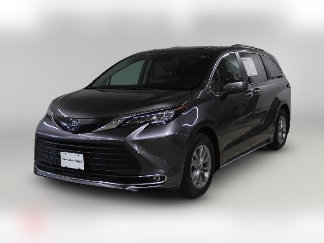 2022 Toyota Sienna XLE