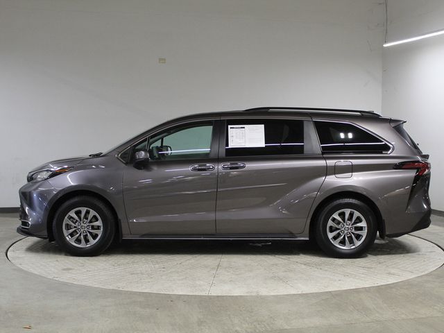 2022 Toyota Sienna XLE