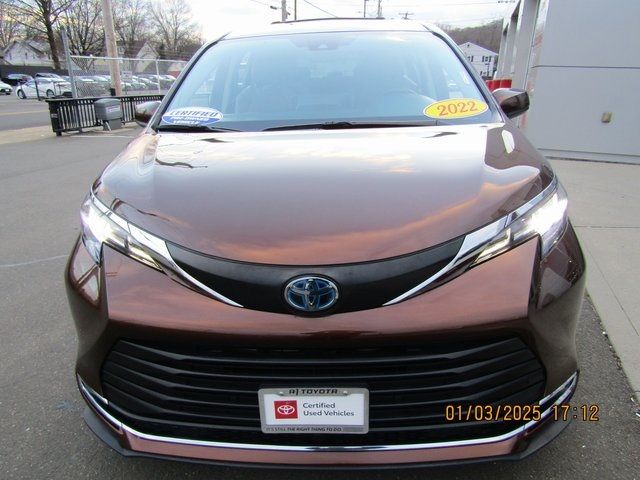 2022 Toyota Sienna XLE