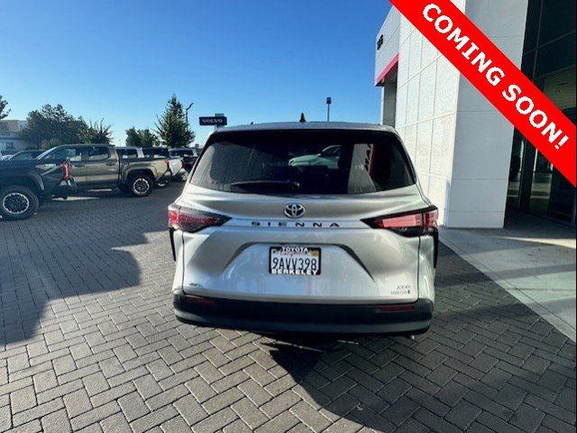 2022 Toyota Sienna XLE