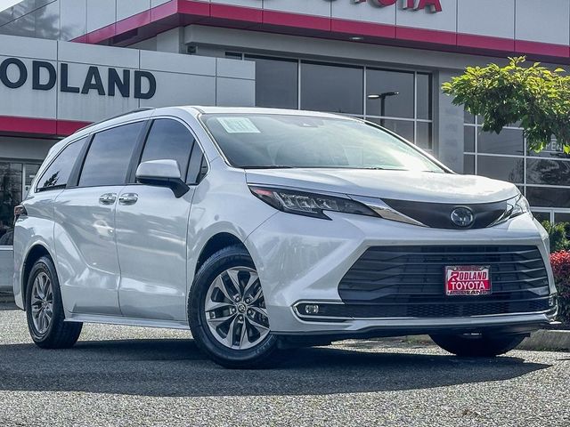 2022 Toyota Sienna XLE