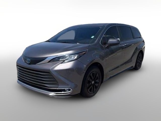 2022 Toyota Sienna XLE