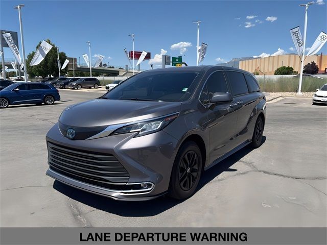 2022 Toyota Sienna XLE