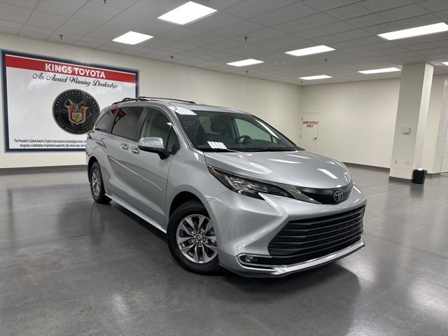 2022 Toyota Sienna XLE