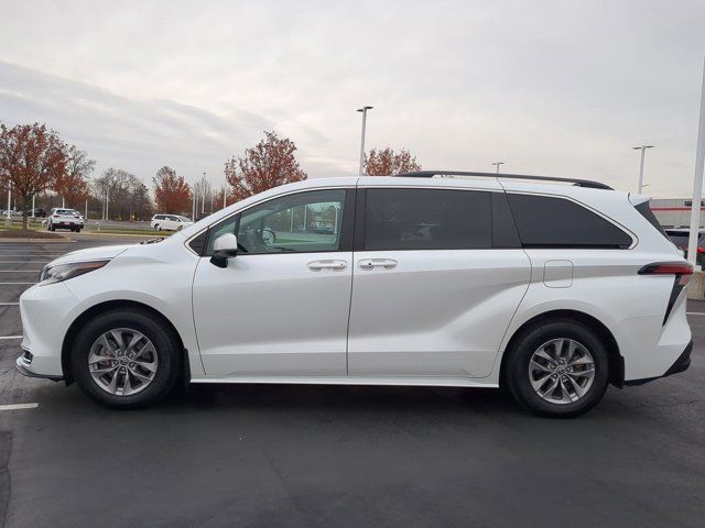 2022 Toyota Sienna XLE